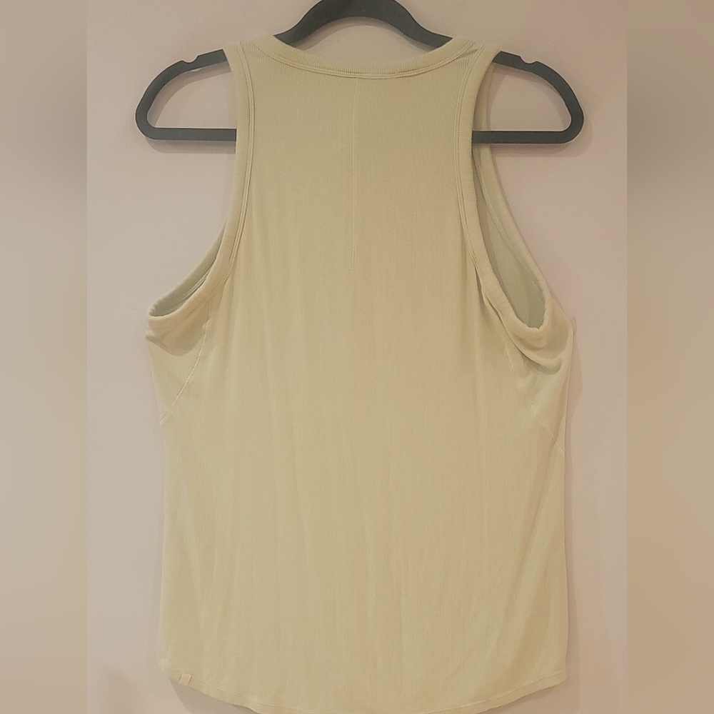 Lululemon Hold Tight Tank. Size 14 - Picture 7 of 7
